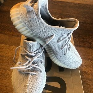 Yeezy Boost 350 V2
